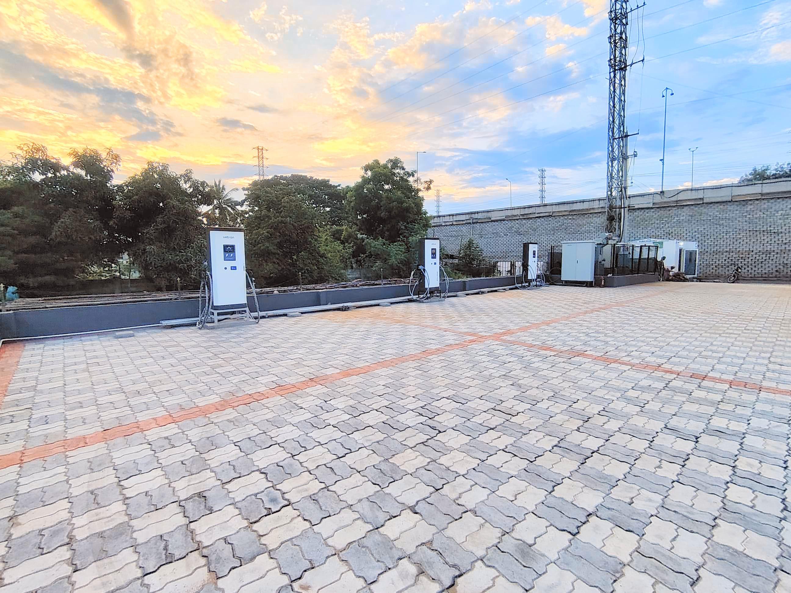 https://voltran-space.blr1.digitaloceanspaces.com/null/voltran/stations/6746d9d6fd104b3255e00730/image_1753530862518_1000439531.jpg