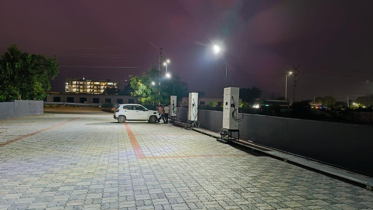 https://voltran-space.blr1.digitaloceanspaces.com/voltran/stations/66c375574bd534754f1d7dda/image_1733836380686_WhatsApp%20Image%202024-12-10%20at%2021.05.14%20%281%29.jpeg